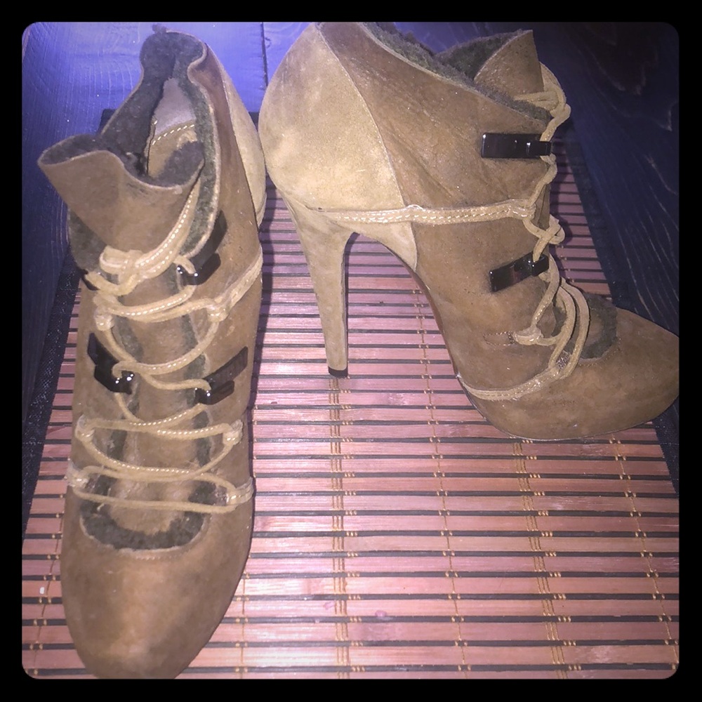 DonnaKaran NewYork  brown suede booties